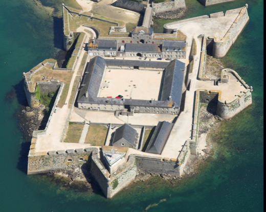 TrynationalMas1's tweet image. Did you know that France also had an #EastIndiaCompany? #Lorient est appellé l'Orient parce que ici, on a construit le bâteau du même nom pour la Compagnie des Indes orientales. Und ganz in der Nähe befindet sich der Sitz der Compagnie: In #PortLuis! Tady se můžete učit, #namoři