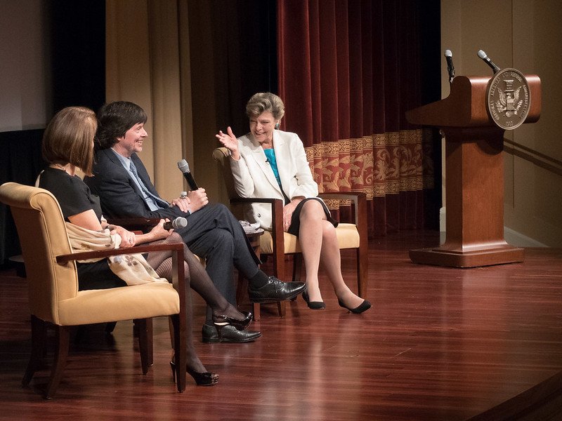 She often served as a moderator for our public programs, interviewing all kinds of guests, from historians to politicians.  #RememberingCokie Roberts moderates a discussion with  @KenBurns and  @LynnNovick about their series, “The Vietnam War,” in 2017. Photo by Amber Kraft.