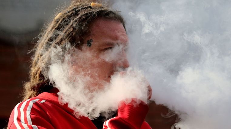 JohnSodeau's tweet image. Cardiologists warn vaping is so dangerous and addictive it should be banned ⁦@IvanYatesNT⁩
news.sky.com/story/cardiolo…