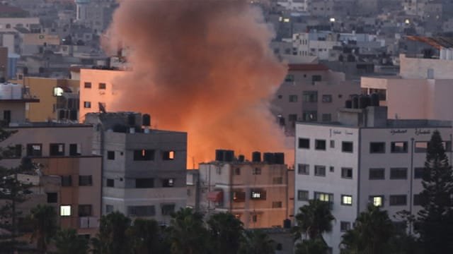 _KalebJ's tweet image. The cycle continues. The Palestinian people deserve justice and sovereignty. The Israeli regime is racist. #SupportBDS

"Israel pounds Gaza for a second day in most violent assault in months as UN envoy heads to @AJEnglish" aje.io/jc22d