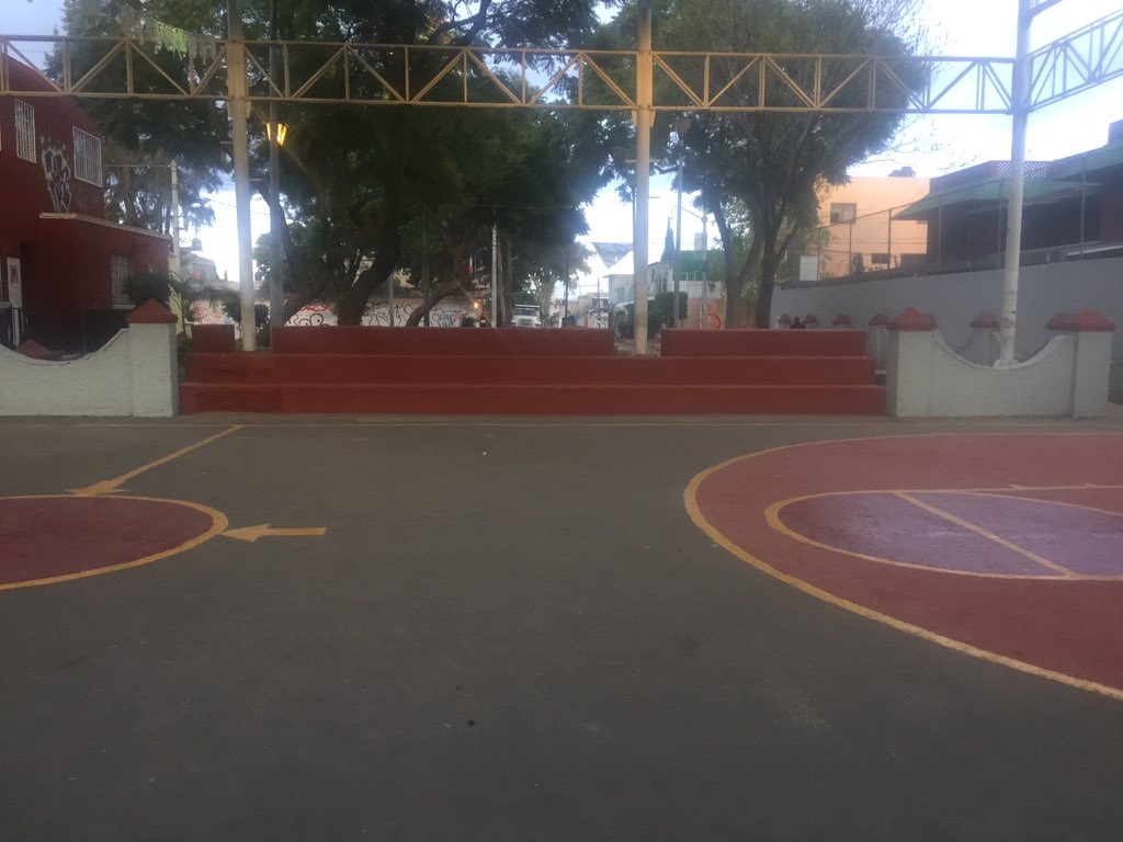 BaloncestoDel's tweet photo. Casi listo 🏀
#delmar2019
#soybasquetbol
#encestandopaz
#yonerone https://t.co/F4MwZuXPjM