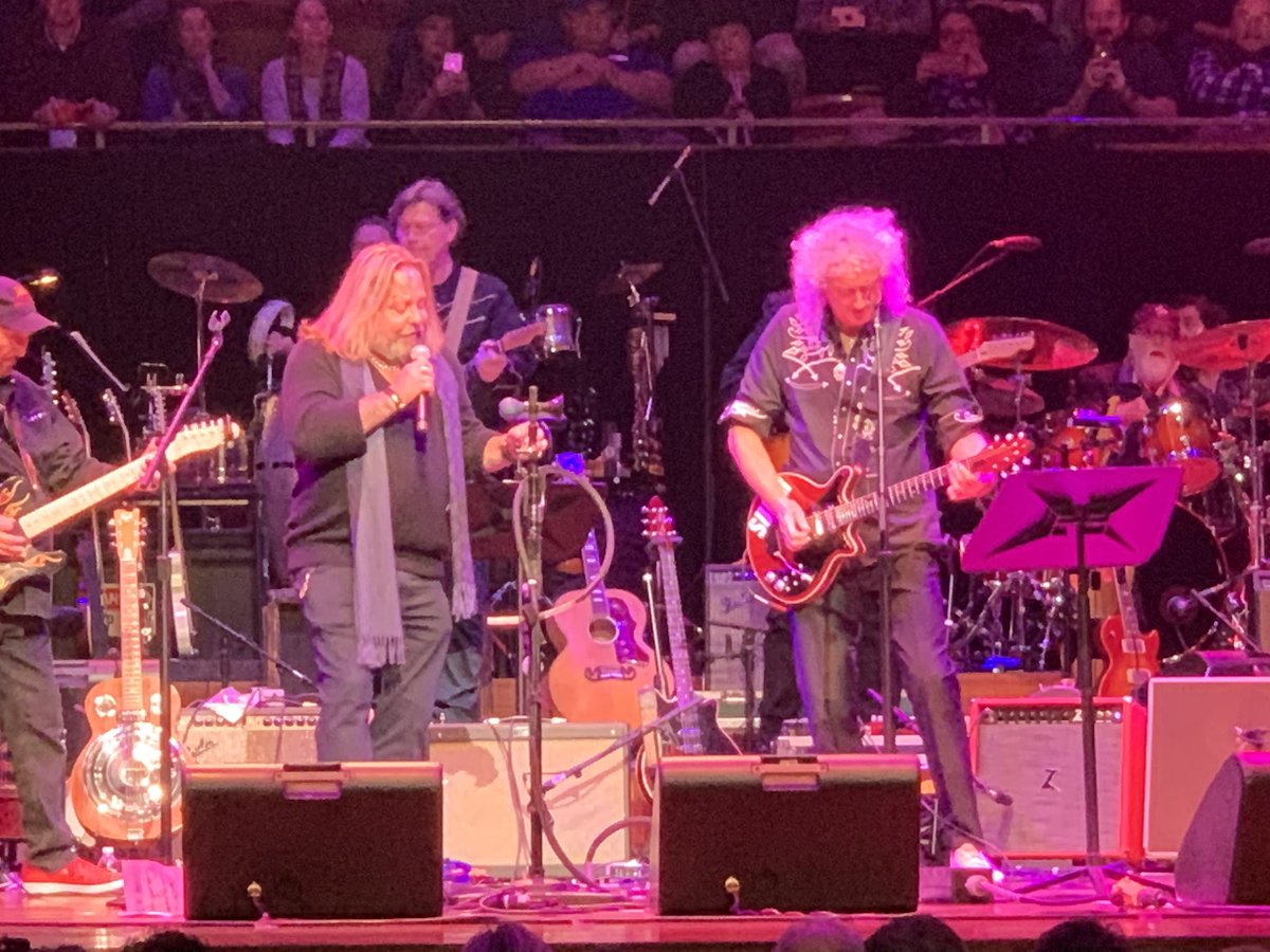 What a show! James Burton and Friends at the Schermerhorn (@nashvillesymph)! Joe Walsh and Brian May on stage together! #Legends #GuitarHeroes #TCB⚡️