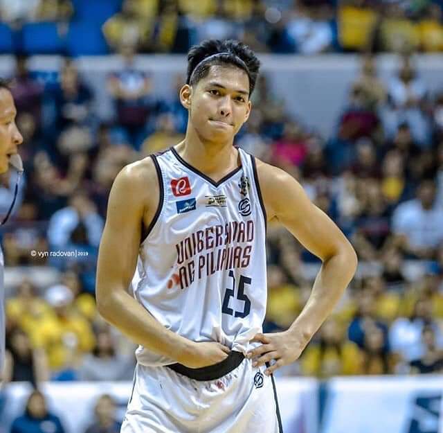 Beyuhtrizz's tweet photo. Ginagawa mue? @_ricciiirivero https://t.co/3aeUVlXXjl