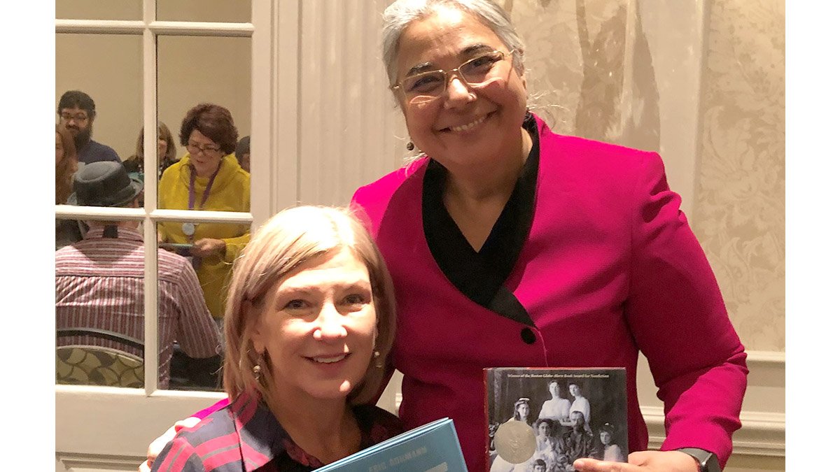 BookwormCentral's tweet photo. Captured takeaways and keepsake pictures from the Author Breakfast, VAASL 2019.
Radhika Bajaj from Bookworm Central is seen here with Rafael Lopez, Allan Wolf,and Candace Fleming!

#VAASL2019 #BookwormCentral #authors #librarians https://t.co/etxizWFfAO