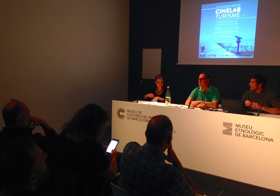 RECORDA!En un parell d'hores inaugurem el #CinelabTurisme 2019 amb #Cityforsale! Vine a contrastar les teves opinions amb la directora del documental!
festivalvilamon.com/city-for-sale/
🗓️ 13/11
⏰18:30

<a href="/cityforsalefilm/">City for Sale</a> 
<a href="/MUEC_BCN/">Museu Etnològic i de Cultures del Món</a> 
<a href="/AntropologiaCat/">ICA</a> 

#BCN #documental #TurismeSostenible