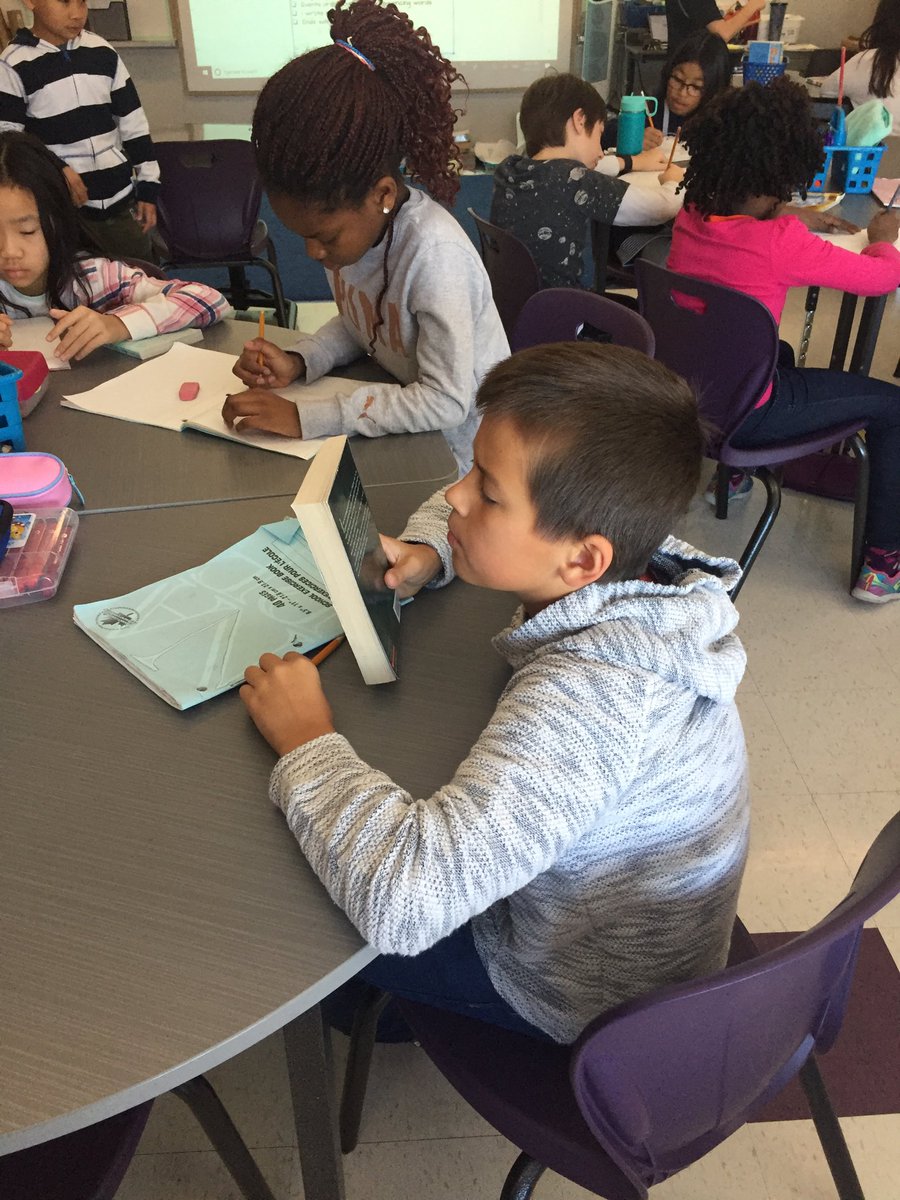 ahearnachievers's tweet photo. Gr 4 Ss ⁦@StBenedictOCSB⁩ examine synopsis’ in order to create their own of Front Desk #GRAfrontdesk #ocsbliteracy https://t.co/VJNE8d1EmS