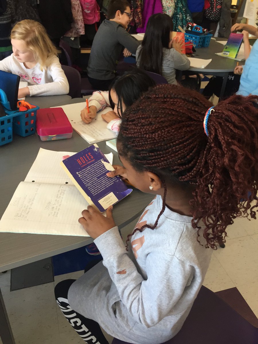 ahearnachievers's tweet photo. Gr 4 Ss ⁦@StBenedictOCSB⁩ examine synopsis’ in order to create their own of Front Desk #GRAfrontdesk #ocsbliteracy https://t.co/VJNE8d1EmS