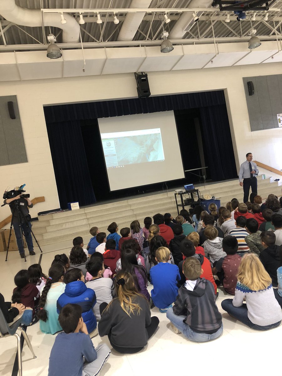4th graders are enjoying Lunch Box Weather! Thank you  <a href="/ABC7News/">ABC7 News</a> for providing an authentic learning experience for our students!! <a href="/Tolbert_ES/">Tolbert Elementary</a> #tolbert20 #tolbertcares