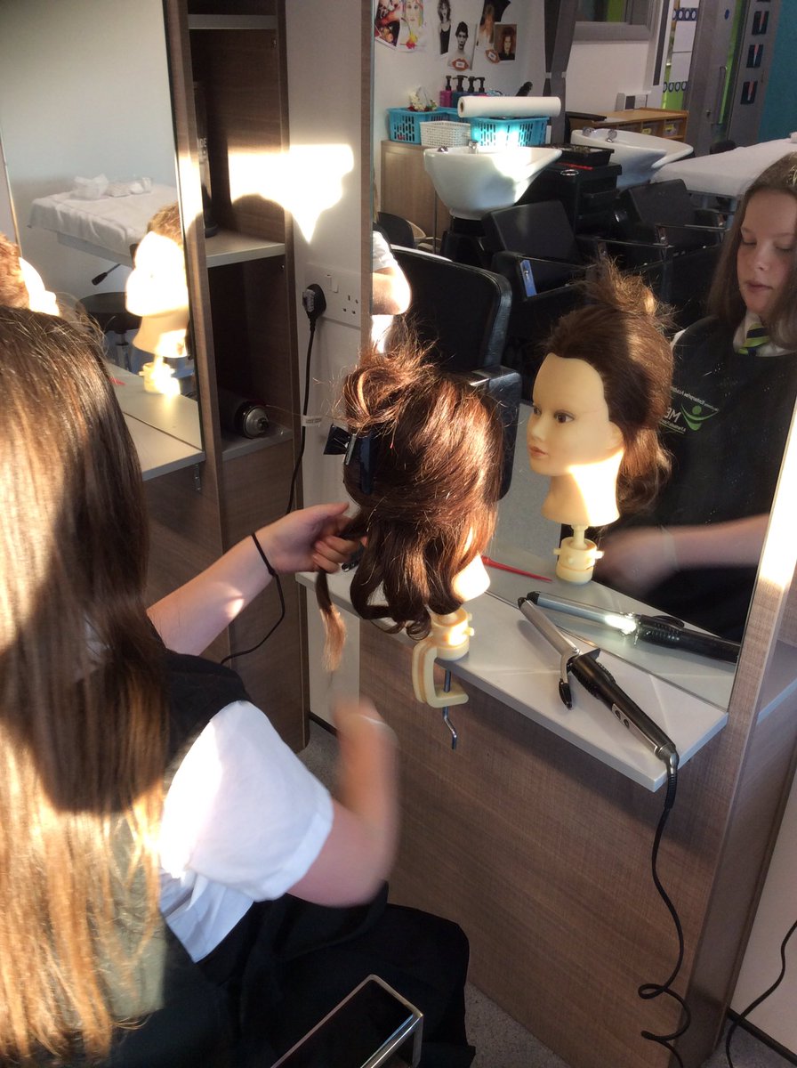 HairMea's tweet photo. Yr 7 H&amp;B xtra club: tonight students could choose a skill they wanted to develop and worked really hard! Even after a full day of lessons, they were engaged and focused. 👍😀 @MEAcad #FantasticFutures https://t.co/h2Te76S8b2
