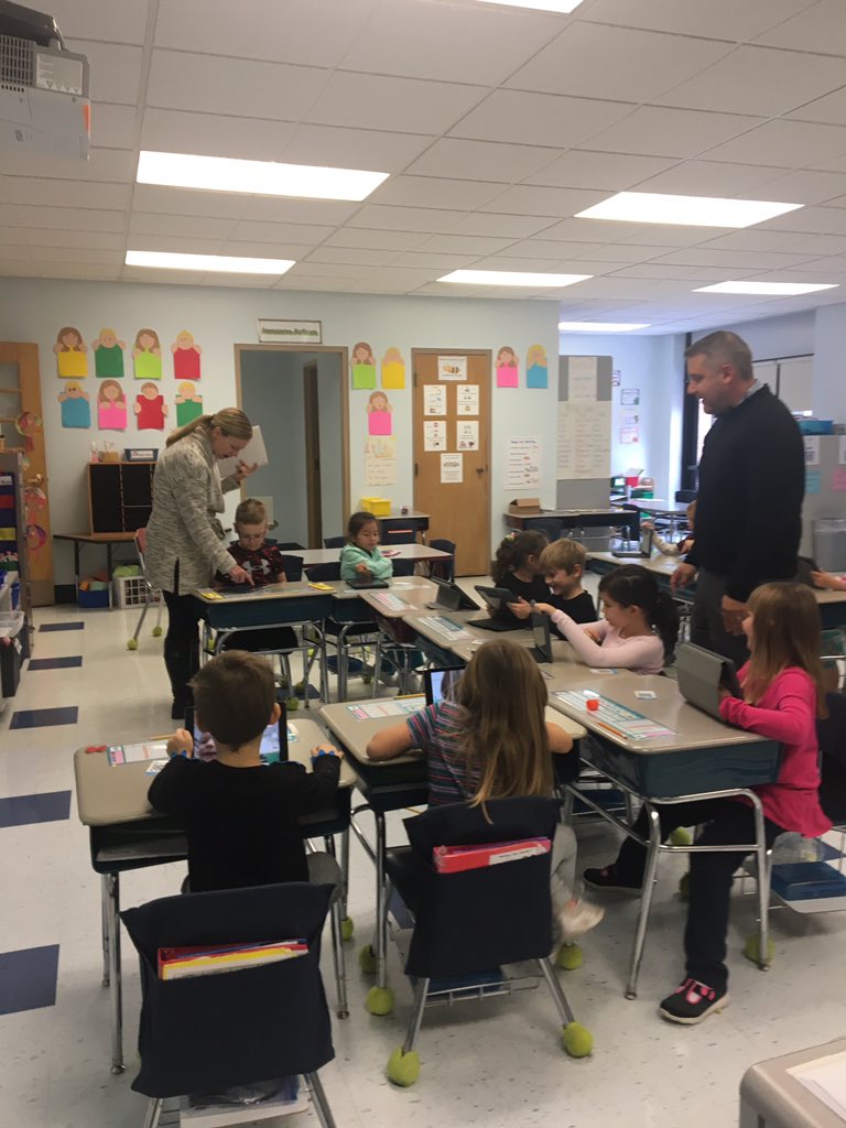 MrsBergerson's tweet photo. Signing into Google Classroom and starting our fall writing project!  #Blasdellbees https://t.co/1BWd5wSIeK