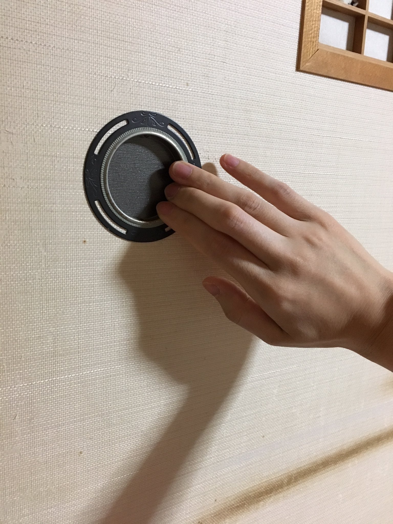 酉屋 手資料 襖を開け閉めする手1 絵にする為なら模写 トレスok 二次配布 写真のままの利用は禁止 T Co Kxpx2ici5p Twitter