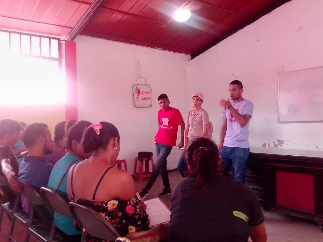 MJPRSCARABOBO10's tweet photo. El día de hoy bajo orientación del nuestro EPM del psuv valencia se reunieron nuestros brigadistas que están dentro de las patrullas de juventud de las UBCH recibiendo orientaciónes del partido. https://t.co/kfKxesgRBb