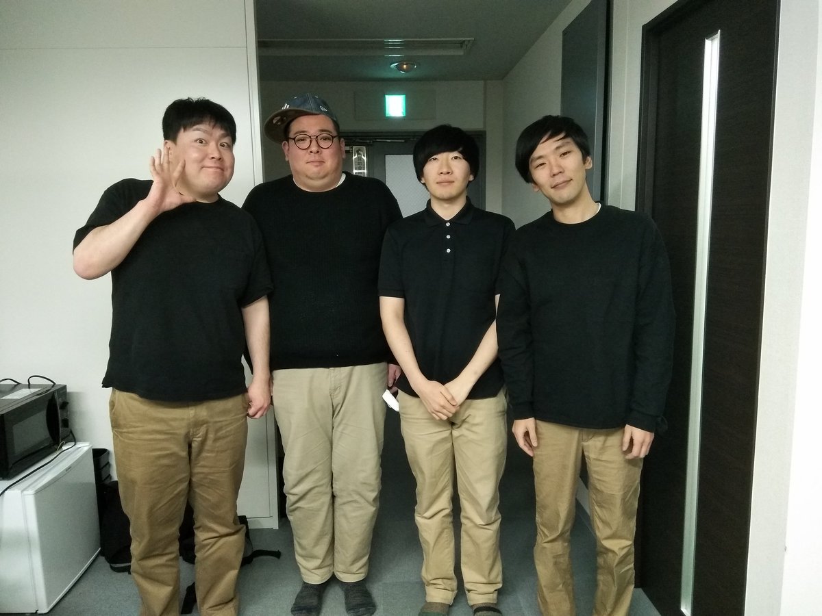 つむぎ麦 A Twitteren よくいる陰キャの秋のファッション