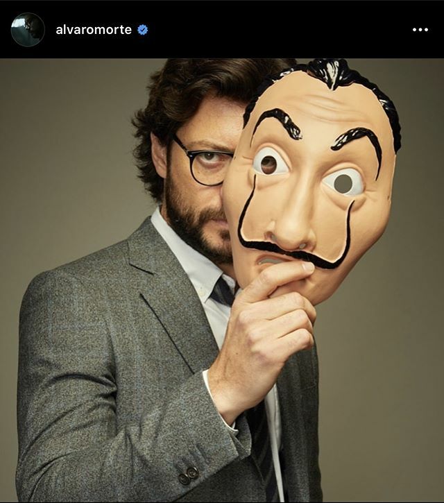 shingblu's tweet photo. 🥰 #ElProfesor Can season 4 come any sooner por favor? #lacasadepapel #moneyheist https://t.co/flfeg1F7fo https://t.co/leQChhT1fh