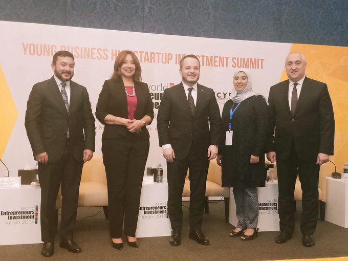 cicd_fr's tweet photo. Et maintenant une photo de groupe pour célébrer le lancement de l'initiative #YoungBusinessHub
@unidobahrain @Arab_chambers #abic2019 @ICYF_Official
@unidobahrain @weifofficial @OIC_OCI #Economie #Entrepreneur #entrepreneuriat https://t.co/9ffV2FU1b9
