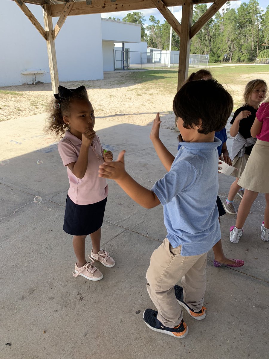 phillipsmrsh1's tweet photo. Students wrote the sequence of events on how to blow bubbles. Then they had some hands on time making their own bubbles.They even enjoyed popping the bubbles, which was the last step in their writing. Learning is FUN! @PineGroveAP https://t.co/PXDf08jTT1