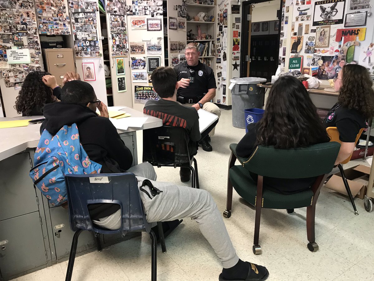 MorganArt15's tweet photo. Thank you to all the awesome firemen, officers, nurses, and most amazing midwife who took an hour of their busy schedules to come and hang out with my kiddos throughout the day. #TheColonyHS #cougarstrong #behindthebadge #beyondservice #TCstrong2019 https://t.co/laie2NGefu
