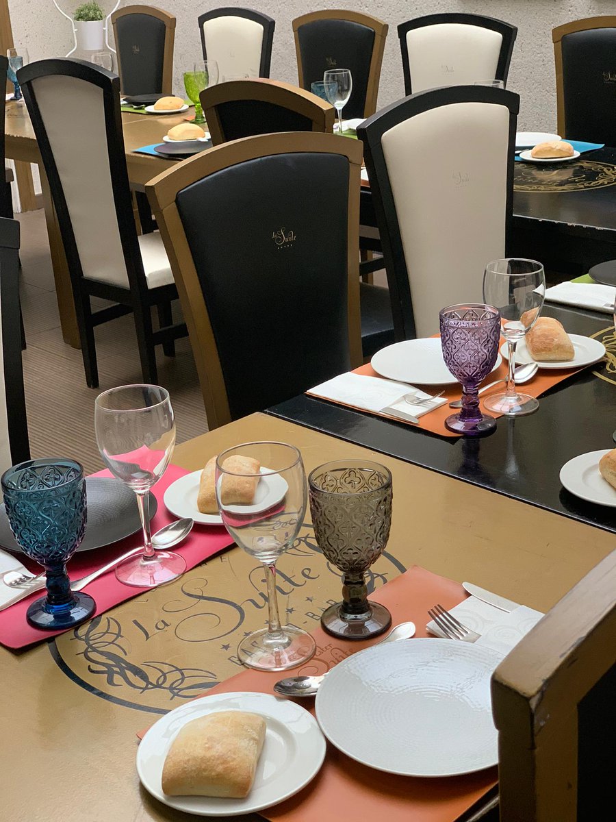 la_suite's tweet photo. 🎉🍽 Así de acogedora e íntima quedó La Suite en un evento privado que celebramos hace unos días.

Si quieres celebrar algún evento como este, La Suite es un espacio más de reserva que ofrecemos… ¡Pregúntanos! 😊

#eventosprivados #eventospersonales #cenasintimas #eventos https://t.co/MEFJSv65oE