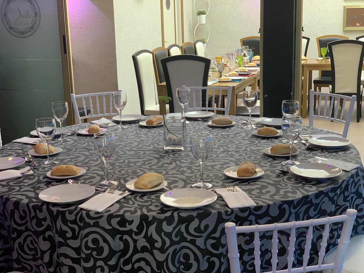 la_suite's tweet photo. 🎉🍽 Así de acogedora e íntima quedó La Suite en un evento privado que celebramos hace unos días.

Si quieres celebrar algún evento como este, La Suite es un espacio más de reserva que ofrecemos… ¡Pregúntanos! 😊

#eventosprivados #eventospersonales #cenasintimas #eventos https://t.co/MEFJSv65oE