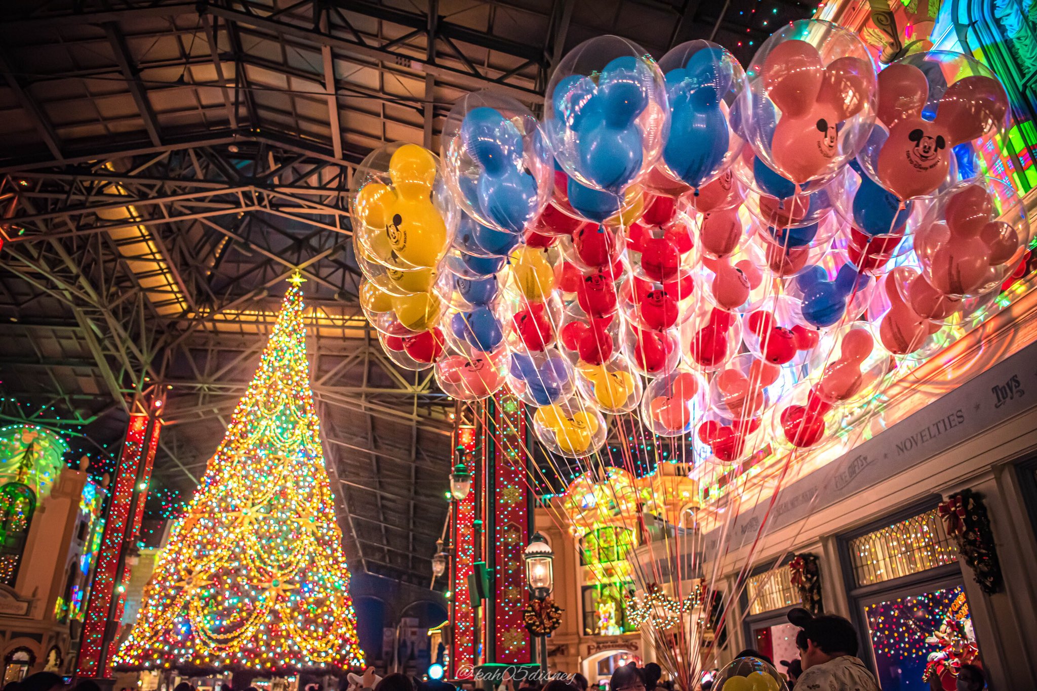A Twitter クリスマス 風船 プロジェクションマッピング が最高なので ぜひディズニーランドにみにいって欲しい T Co Q6jsfl4c4b Twitter