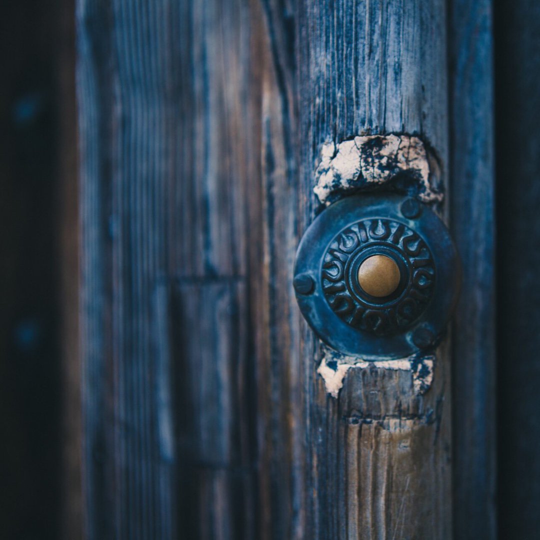 ConSensesArt's tweet photo. What color is the sound of the doorbell? #consenses #artmakessense #create #mindfulness https://t.co/os95akaBcJ