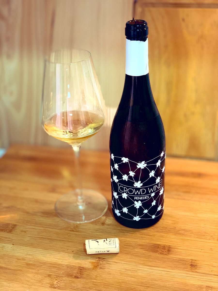 #wine <a href="/CrowdWine/">Crowd Wine</a> fantástico vino blanco 🤗 peculiar, curioso ... recomiendo para estas #Navidades #penedes #Alicante #sumilleresporelmundo