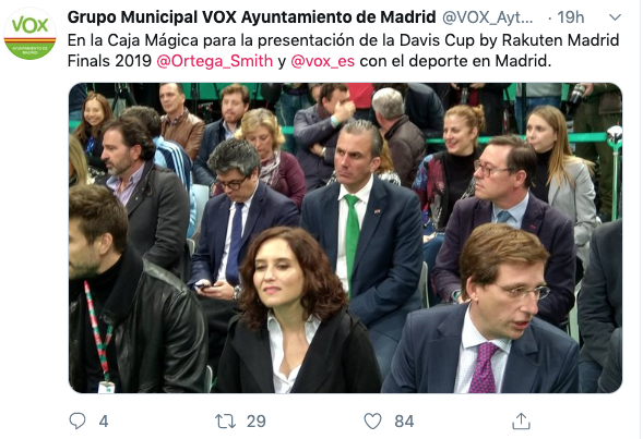 PoliticayModa's tweet photo. #fuckbox corta la cara de Piqué. Y así con todo lo que no les guste 🤦♀️ #escenografia #bodylanguage https://t.co/wrpF30JJ9r