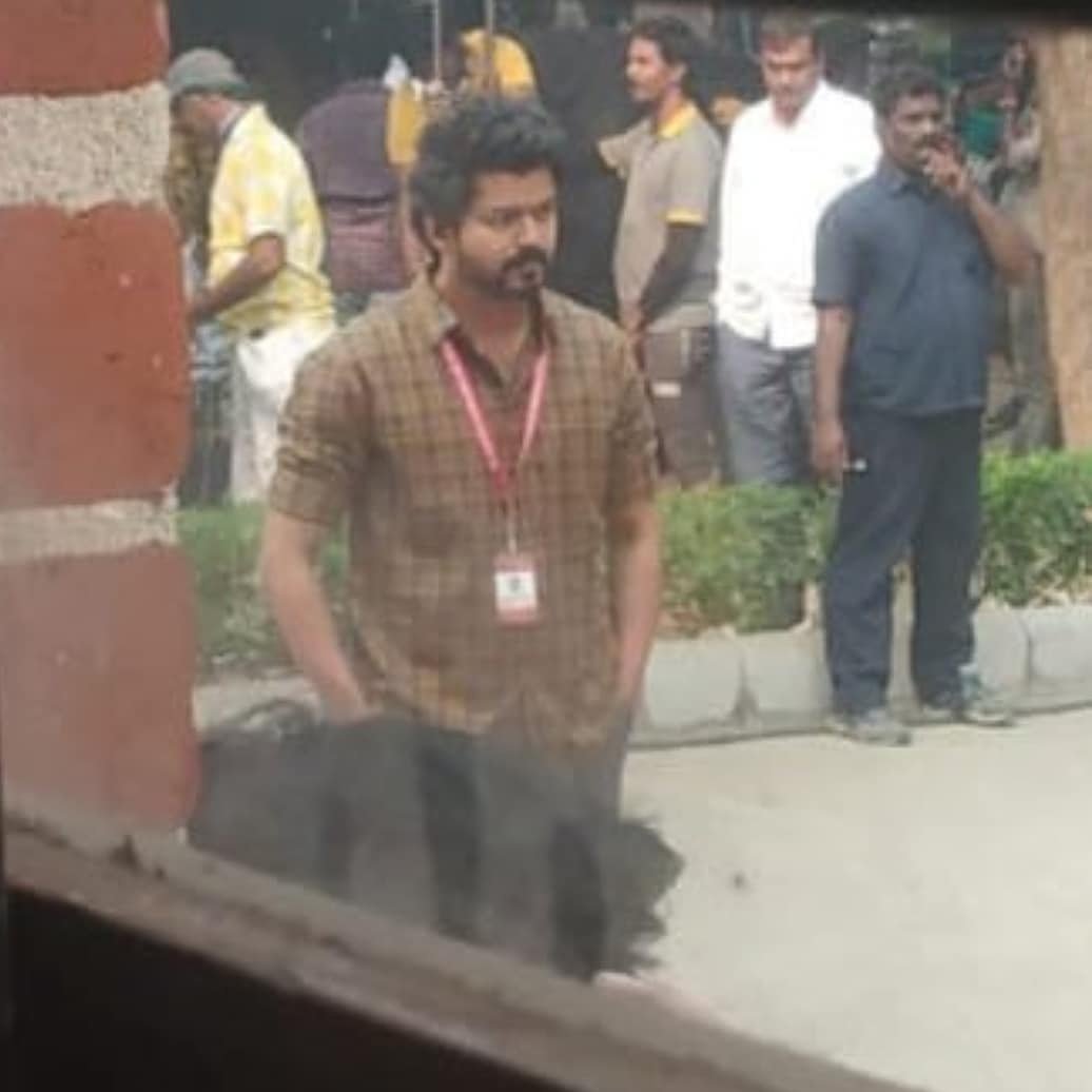 SanjuOTF's tweet photo. தளபதி 64 look vera leval mass 😍💥✌#Thalaiva
#Thalapathy64
#7yearsofthuppakki https://t.co/zNjRGvPTic