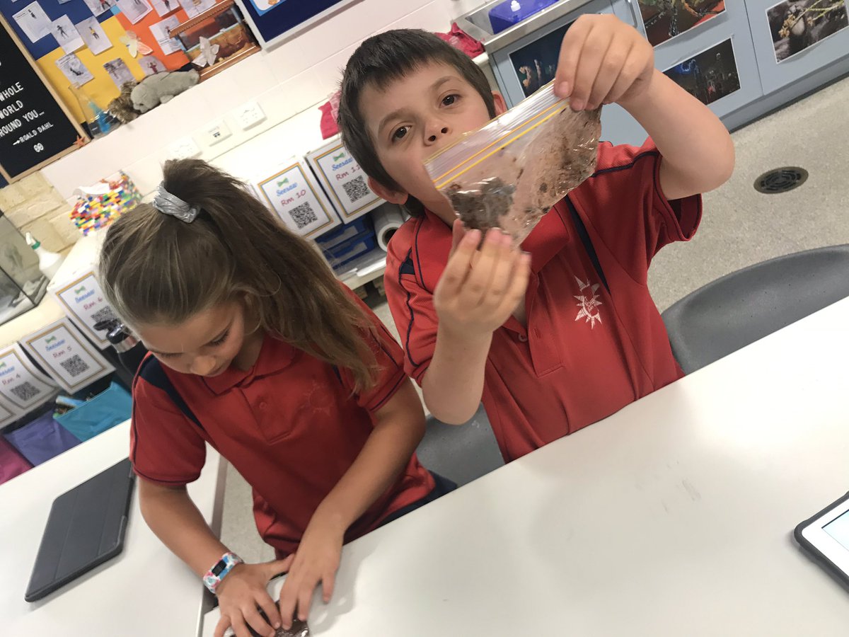 rachaellehr's tweet photo. The year 3’s @Westbeechboro were exploring how to turn chocolate 🍫 from a solid to a liquid today ☺️ #ipadclassroom https://t.co/CfgaoXQwbT
