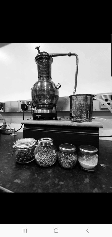 Sipantics's tweet image. Vintage old school:)
#wearesipantics #ginschool #gin #distillery # #makeyourowngin #workshop #edinburgh #scotland