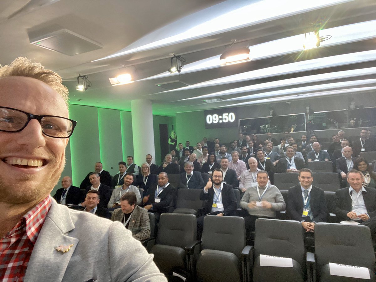 nickmcquire's tweet photo. LOVED presenting our views on the future of #cloud, #mobility & #workplacetransformation this morning to some of the best IT & security pros in regulated industries in the business!!! Amazing bunch of leaders & insightful conversations 👍👌💪🙏😎 #VIEW2019 https://t.co/k3FVERGavD
