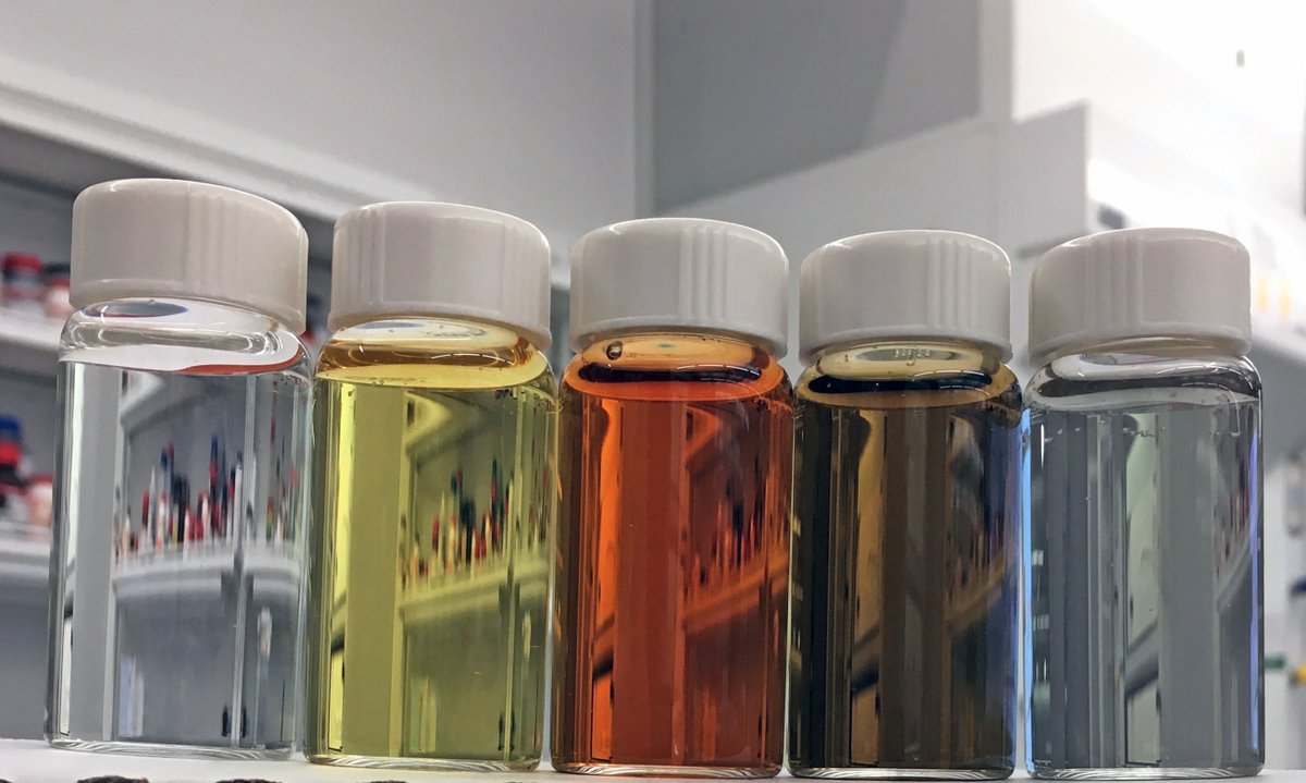 erin_rod_phd's tweet image. Silver (Ag) Nanoparticles synthesized by students in Chemistry Laboratory. Color caused by surface plasmon resonance &amp;amp; changes with size. Left to right: AgNO3 (start), Ag NPs 6, 12, 30, &amp;amp; 100 nm.
#RealTimeElements #IYPT2019 #RealTimeChem #Chemistry @cenmag @RealTimeChem