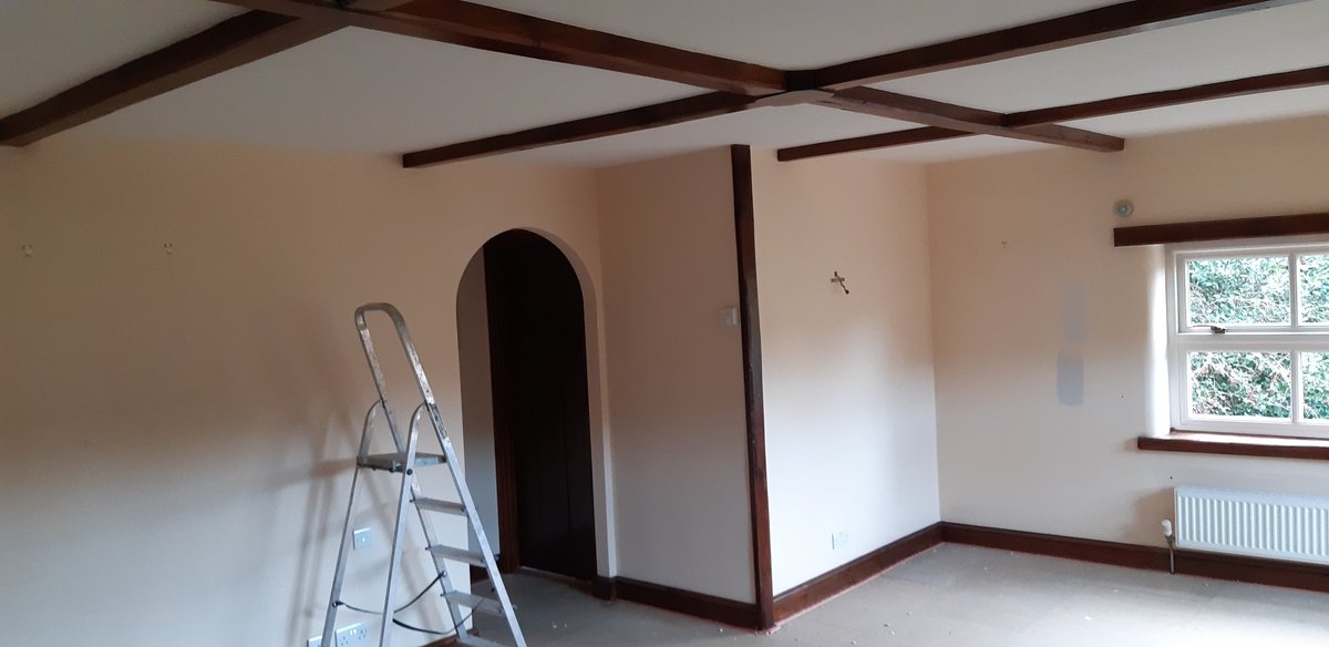 NTorranoHarling's tweet photo. Just finished this bedroom for a regular customer. Ceiling finished in @JohnstonesTrade #Stainaway as it was badly stained. Walls @LittleGreene matt, windows finished in @AnduraCoatings #Titanium #lowsheen it's ready for the carpet now 👍 https://t.co/ETTI73voWu