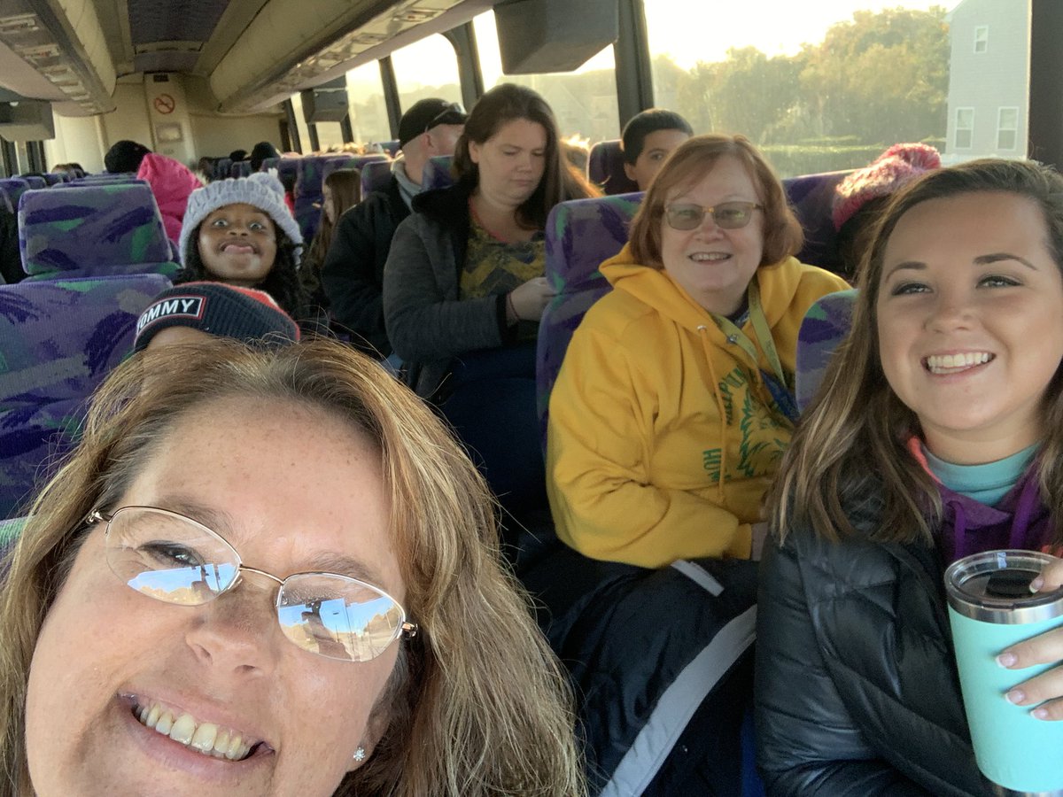 It’s field trip day!!!  Jamestown here we come!  #historyisfun #hesteach #spsk12proud