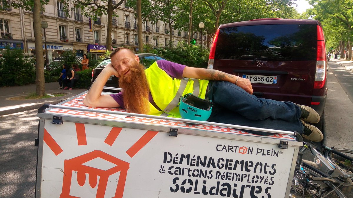 "Détends toi, c'est ton déménagement avec Carton Plein " 😛
#soldaire #convivial #efficace #paris