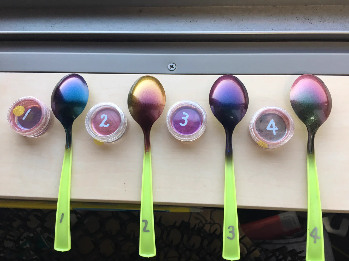 なんと100均！ネイルやプラモデルにも使えるミラーパウダーが優秀すぎるww