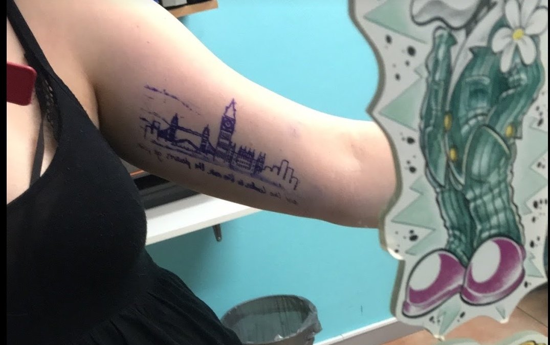 ShapeOfRhys's tweet image. I honestly CANNOT believe this gem is turning TWO whole years today!💎
I dont think I will ever love a tattoo as much as I love this one 💞