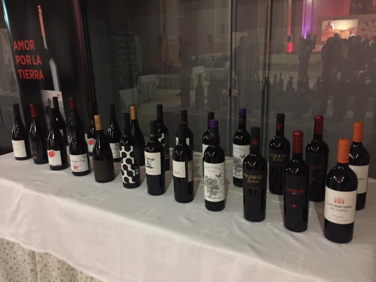 Proava's tweet photo. Apoyar a nuestros vinos también significa participar de las jornadas de debate que se organizan desde nuestras instituciones más representativas! Hoy estamos aprendiendo mucho sobre nuestros @DOUtielRequena #forobobal
#calidadPROAVA
#proavanzamos
#mostraPROAVA
#PROAVAesfutur https://t.co/f6b4DlofIJ