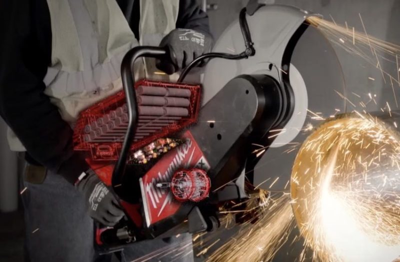 ProToolReviews's tweet image. The @MilwaukeeTool MX FUEL 14&quot; #cutoffsaw has the same 5-inch cutting depth of a gas #powercutter but uses batteries for instant startup protoolreviews.com/tools/power/co… #tools #concrete