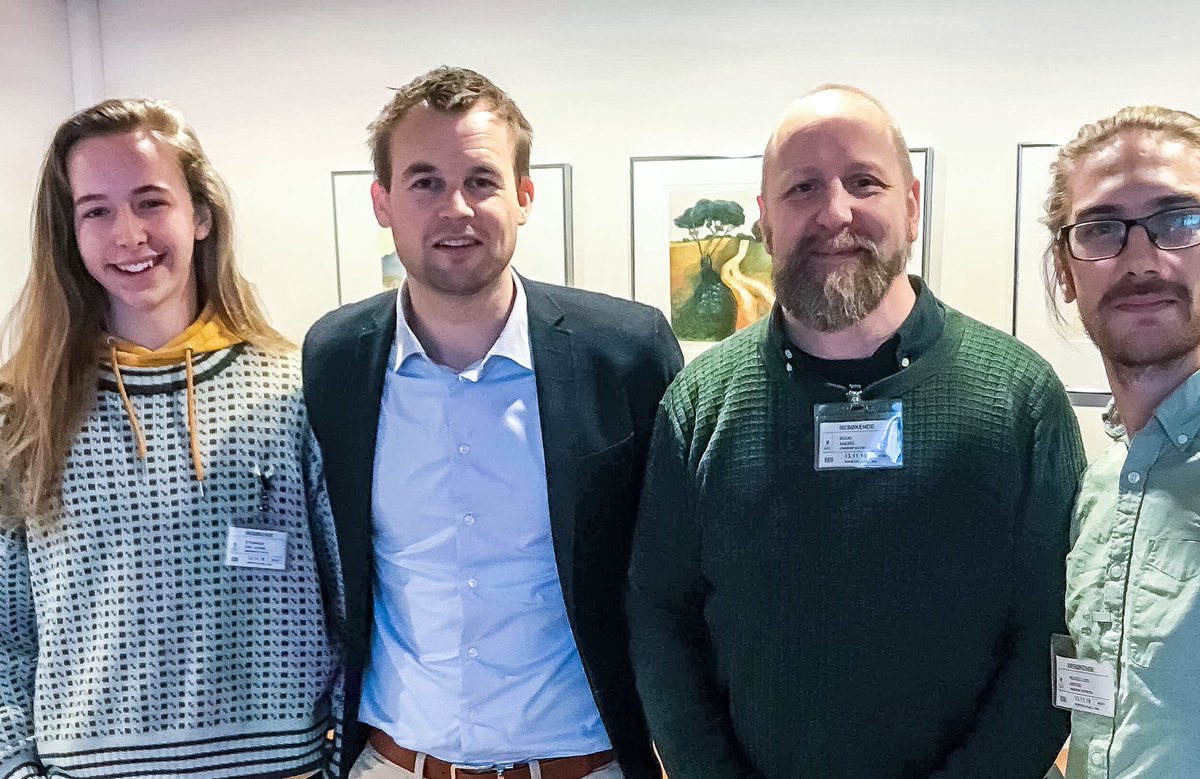 Ungdom og Fritid (@ungdomogfritid) on Twitter photo I dag har vi snakket med barne- og familieminister <a href="/kjellingolf/">Kjell Ingolf Ropstad</a> om hvordan enda flere barn og unge kan inkluderes i fritidsaktiviteter. Fritidsklubbene brukes av de ungdommene man med fritidskortet ønsker å nå, så en satsing her er avgjørende for å oppnå Fritidserklæringens mål. I dag har vi snakket med barne- og familieminister <a href="/kjellingolf/">Kjell Ingolf Ropstad</a> om hvordan enda flere barn og unge kan inkluderes i fritidsaktiviteter. Fritidsklubbene brukes av de ungdommene man med fritidskortet ønsker å nå, så en satsing her er avgjørende for å oppnå Fritidserklæringens mål.