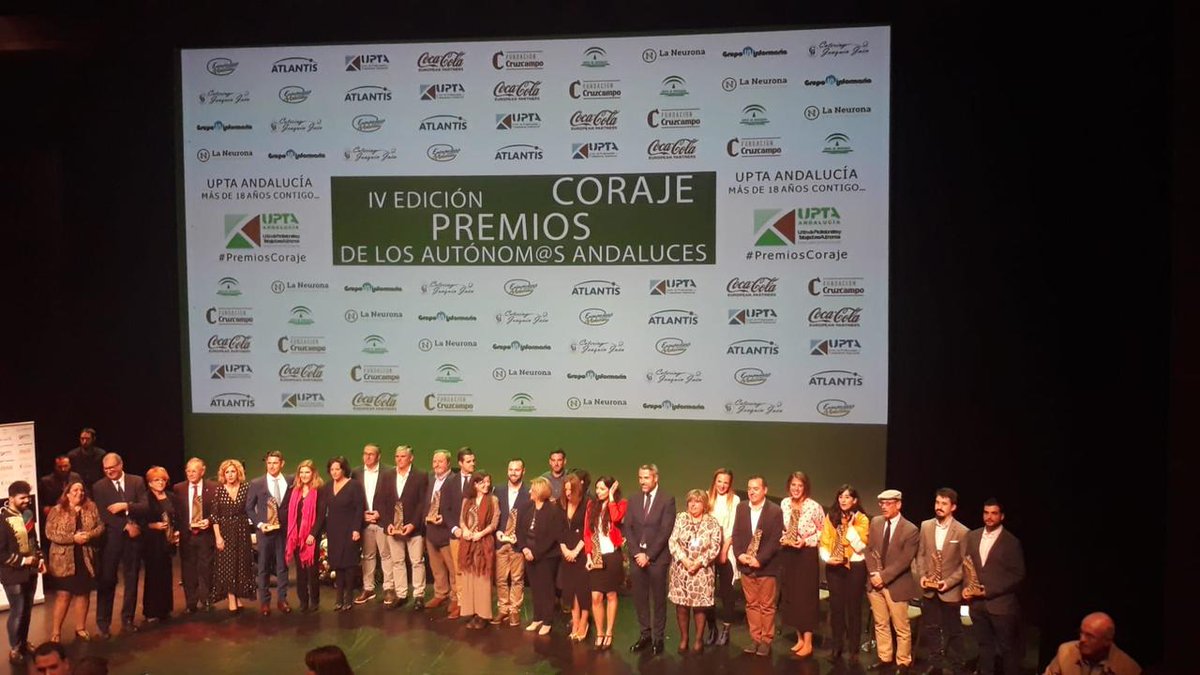 🎖📢📢Y esta es la foto de familia de los galardonados en la IV Edición de los Premios Coraje de los Autónomos Andaluces de @Upta_Andalucia
 
👏👏 Enhorabuena a todos y el deseo de seguir avanzando y creando empleo en Andalucía. Felicidades