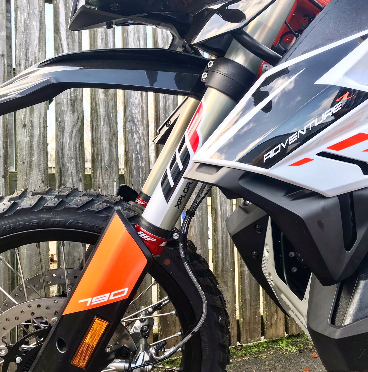 UPGRADE YOUR NEXT ADVENTURE. XPLOR PRO, NOW AVAILABLE FOR THE KTM 790 ADVENTURE / R.

bit.do/XPLORPRO7548

#GETINFRONT | #WPPROCOMPONENTS | #XPLORPRO | #ENDURO | #KTM | #790ADVENTURER | #READYTORACE