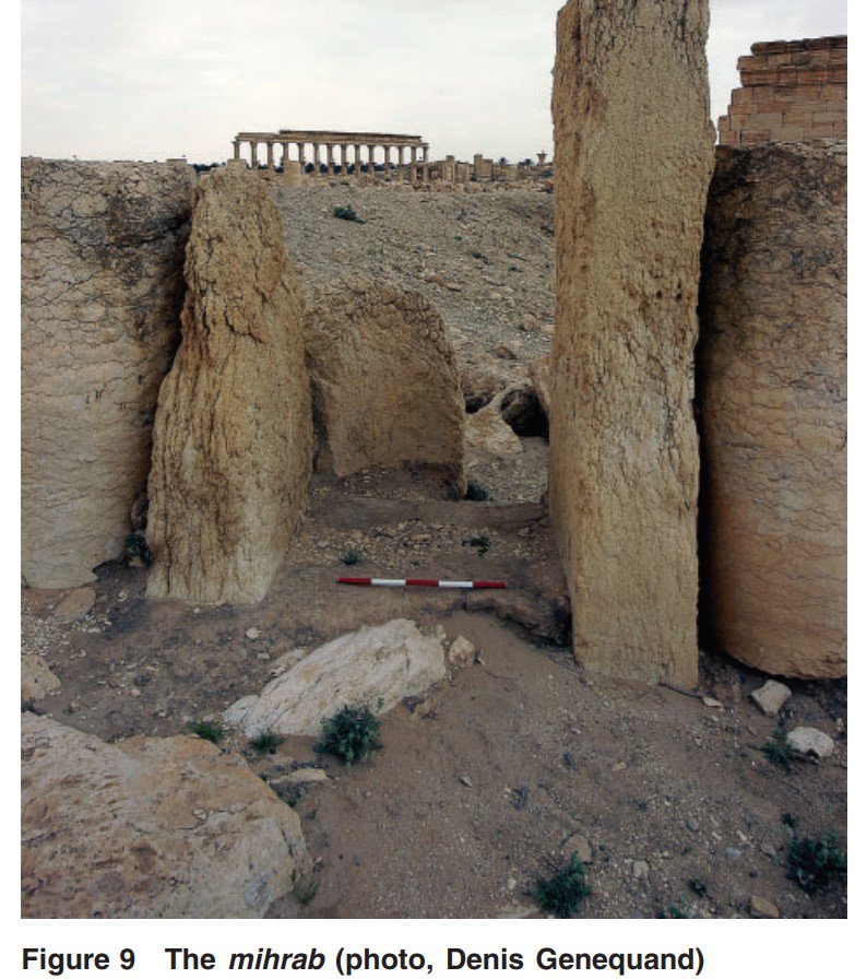 The mosque was rather large, with an outside width of 41 meters. The plan consisted of a hypostyle hall and a courtyard, a common layout for congregational Umayyad mosques.