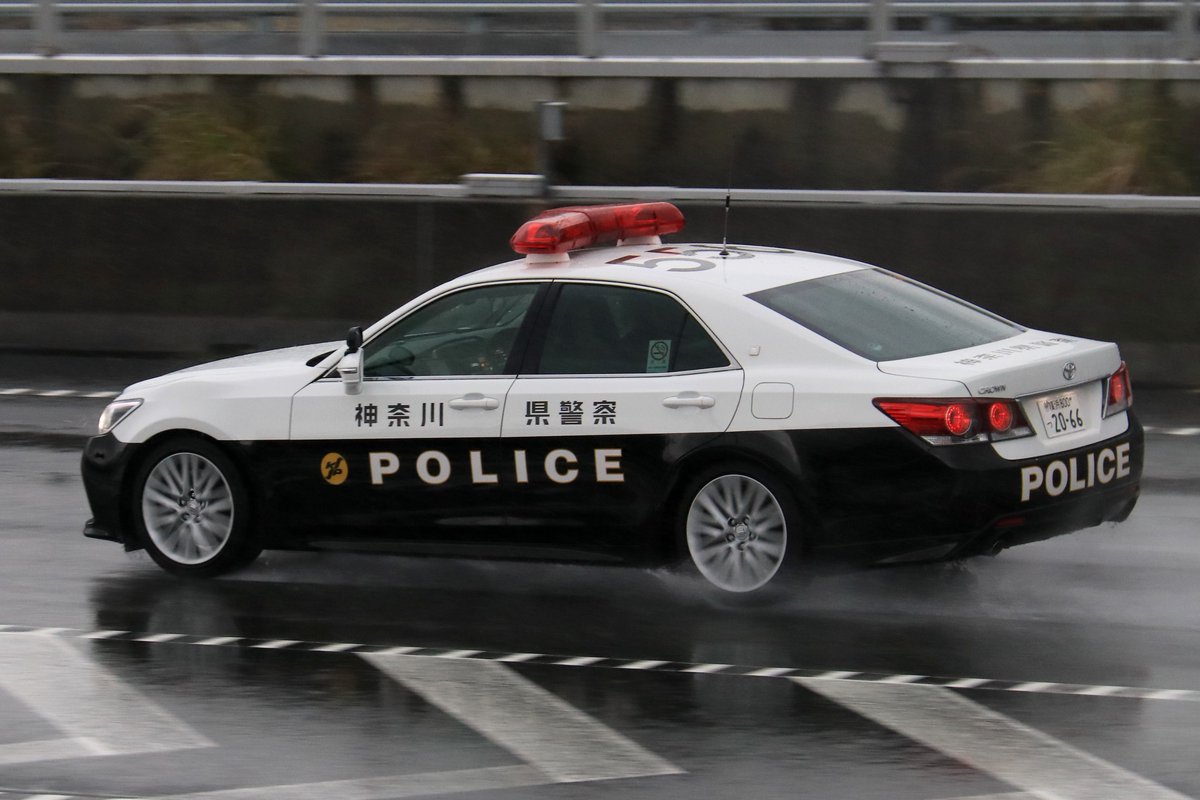 神奈川県警察 高速道路交通警察隊 210系クラウンアスリート交通取締車