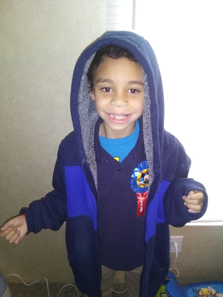 KikiLuvlyBunnii's tweet photo. Hey Fam this is my oldest son Caven and he is turnin 7 years old today I want everybody stop what you doing and help me wish this smart and intelligent son of mine a Big Happy Birthday today and I will stream today also to celebrate my baby bday ๐ y'all come by and help me plez https://t.co/De06wybwlz