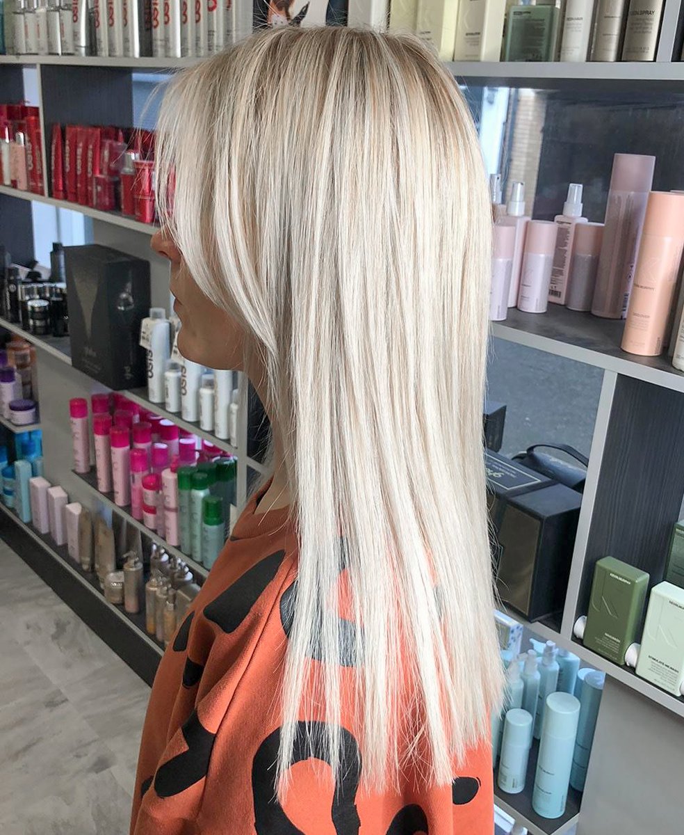 JakataSalon's tweet photo. Full head of baby lights with scattered low lights for this bright but multi tonal blonde ๐ softer grow out than regular highlights ๐ toned with new vibrance - by Georgia ๐ #coolblonde #multitonalblonde https://t.co/OW5N7Ppjum