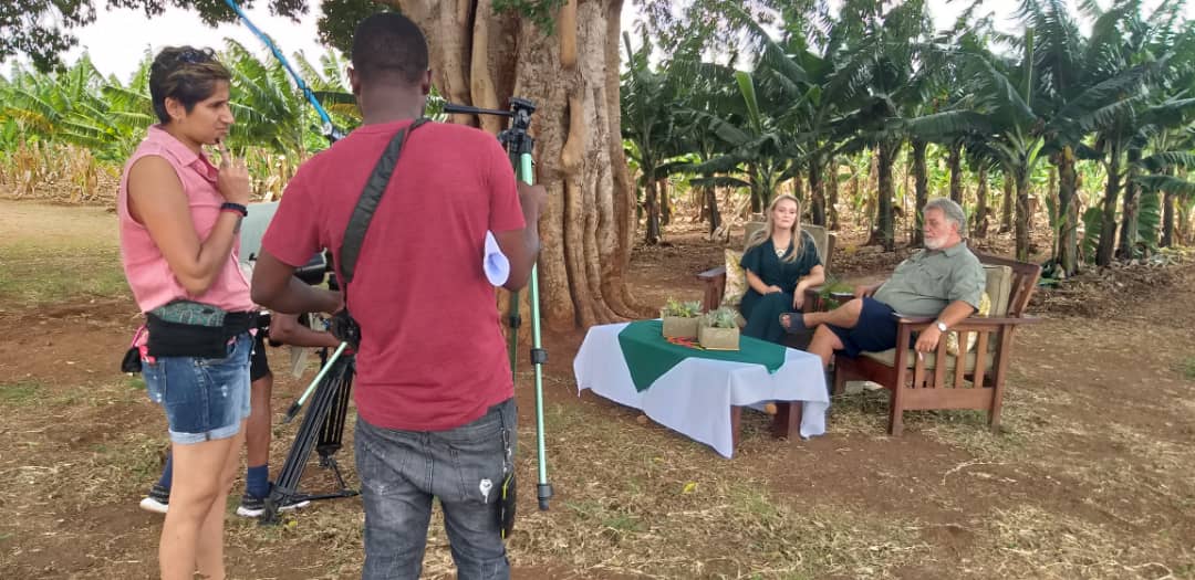 🍌 Kumbali owner Guy Pickering shows off his famous banana plantation at Kumbali Country Lodge in a new documentary profiling #Malawi: its tourism potential, daily life, and natural beauty 🎥