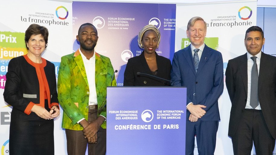 OIFrancophonie's tweet photo. En marge de la #ConfPARIS du @ForumAmeriques, 
@icicano &amp; @DominicCardy ont remis le Prix #jeune entrepreneur(e) francophone 2019 à Seynabou Dieng Traoré &amp; @flavienkouatcha

>En partenariat avec @Gouv_NB, @LaConfejes &amp; @EYFrance

>> + d'infos ici : https://t.co/O5ZlkjtSqu https://t.co/23yhp7Hc1r