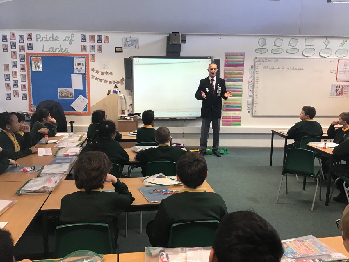 larksMPS's tweet photo. This afternoon, we have had a very special visitor in Larks. We met John who is an ex-serving officer in the Artillery Regiment in the Army. We were very good listeners and asked insightful questions to know what his experiences were like in the Army. @HumanitiesMps @pshemps https://t.co/2d1LXIlWdy