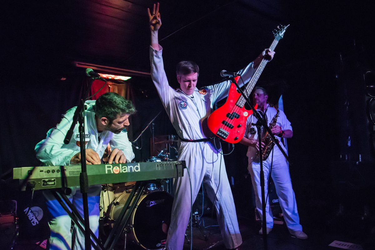 Cirktmusic's tweet photo. Getting stuck in at the @FightingCocks66 on Sunday night... @DilationUnit @glossiiofficial @Gillazodd... #CirKT https://t.co/4CyfmhCnWn